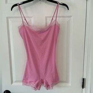 SKIMS Fits Everybody Lace Onesie | Bubblegum Tonal | Size M
